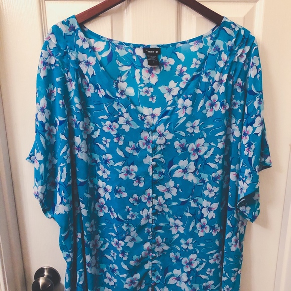 Torrid Blue and White Floral Print Blouse - Picture 1 of 5